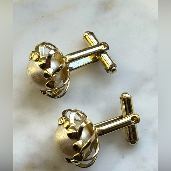 Vintage Women’s Pearl Cuff Links - Picture 6 of 6